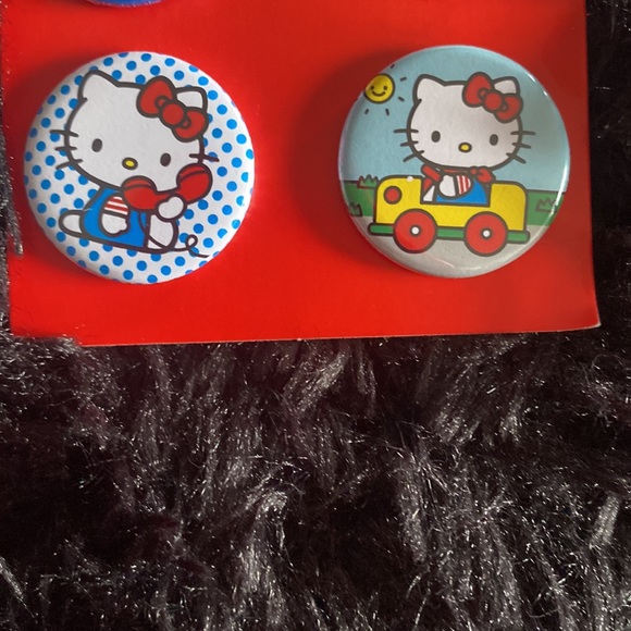 🆕Hello Kitty pin set- 4 pins - Picture 6 of 6